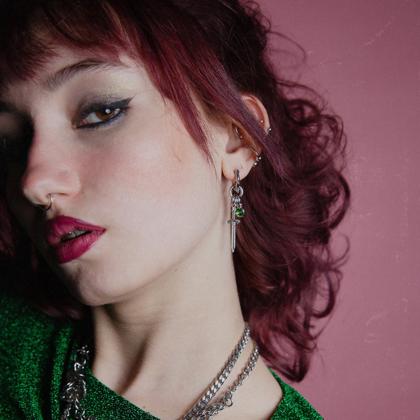 Boucles d'oreille en acier inoxydable strass rouge. Bijoux y2k. Bijoux punk. Bijoux rock. Bijoux glam rock. Bijoux grunge. Boucles d'oreilles Y2K. Boucles d'oreilles punk. Boucles d'oreilles rock. Boucles d'oreilles glam rock. Boucles d'oreilles grunge.
