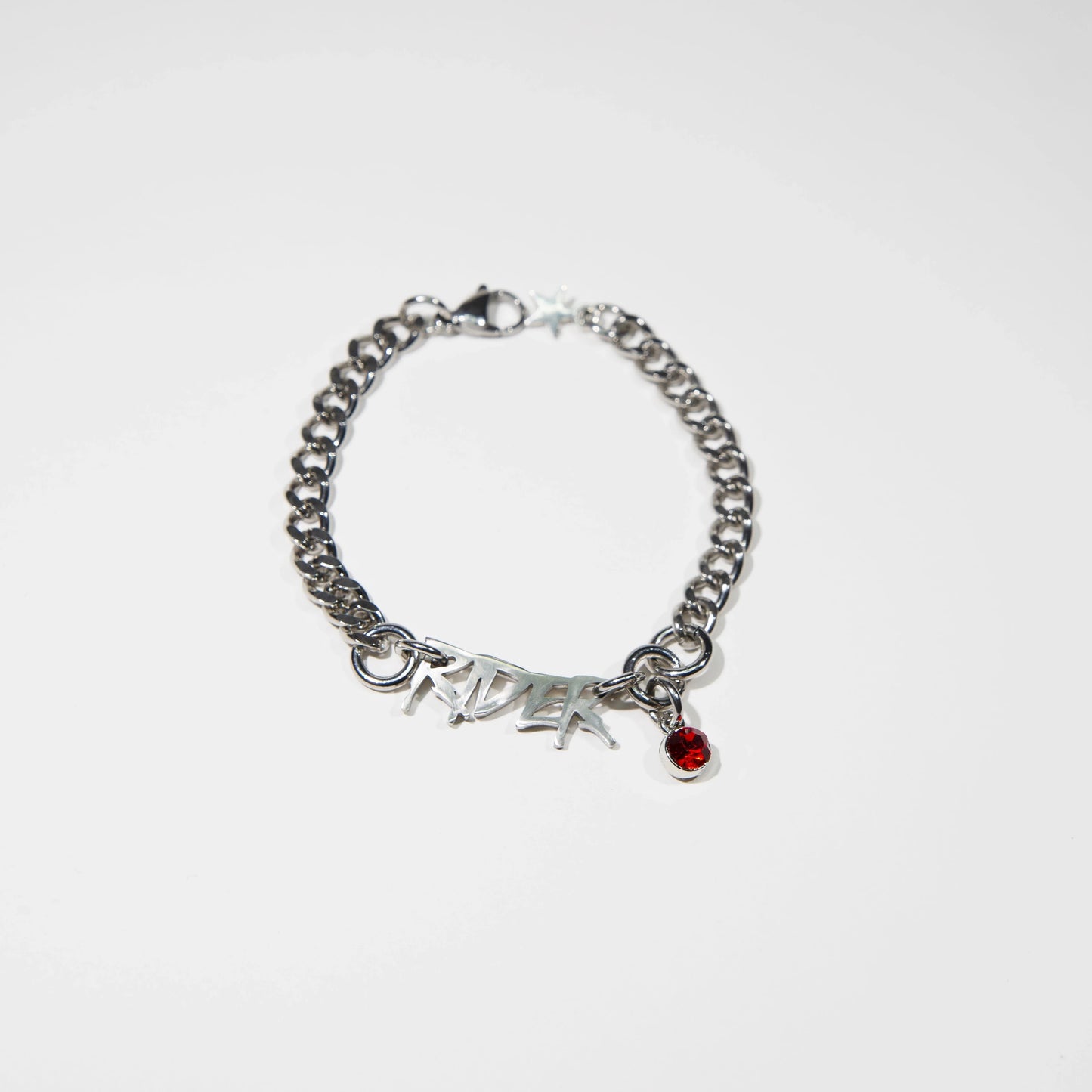 bracelet en acier inoxydable strass rouge. Bijoux y2k. Bijoux punk. Bijoux rock. Bijoux glam rock. Bijoux grunge. Bracelets Y2K. Bracelets punk. Bracelets rock. Bracelets glam rock. Bracelets grunge. Bracelet made in France. Bracelet pour homme.