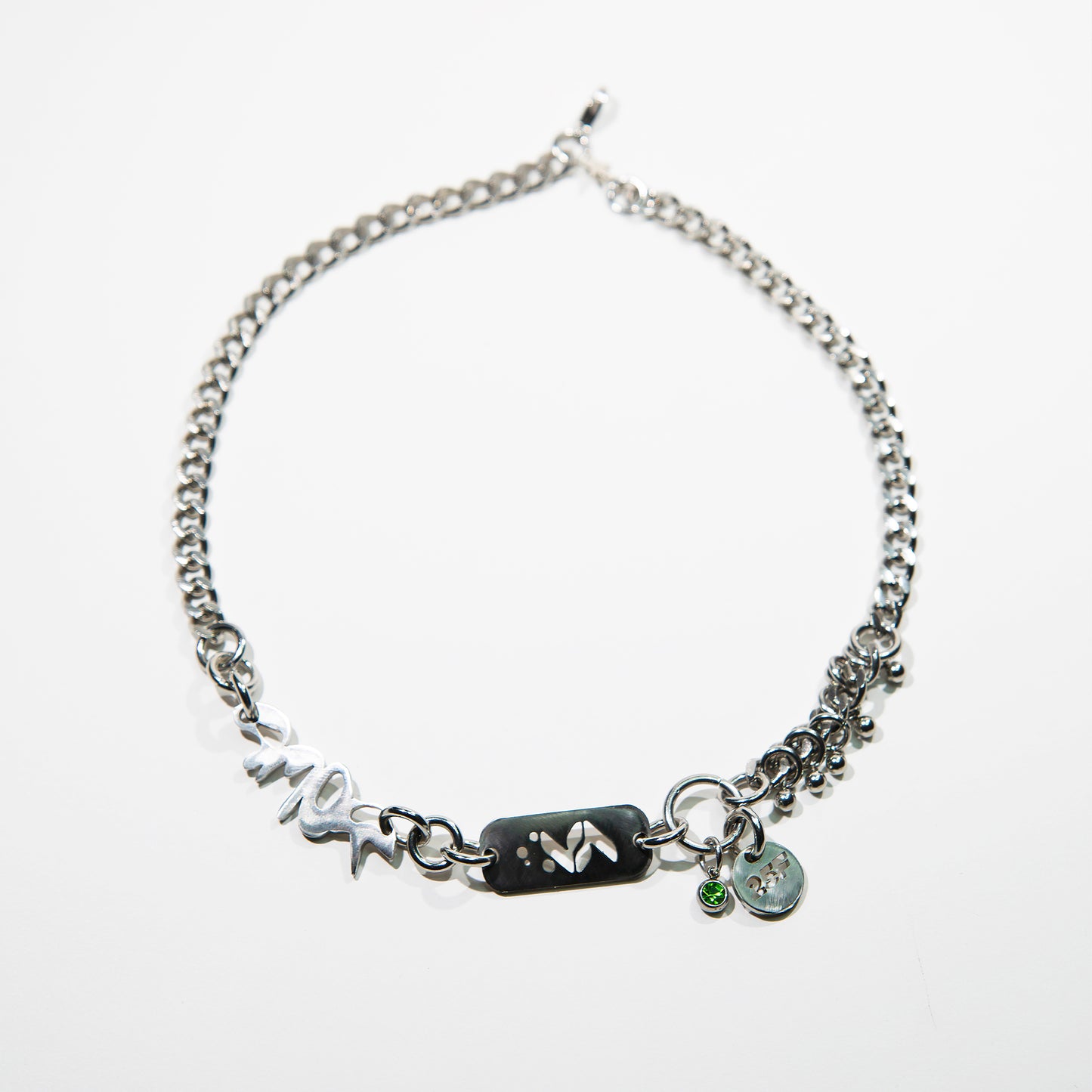 Bijoux en acier inoxydable. Collier en acier inoxydable. Bijoux y2k. Bijoux punk. Bijoux rock. Bijoux glam rock. Bijoux grunge. Colliers Y2K. Colliers punk. Colliers rock. Colliers glam rock. Colliers grunge. Collier made in France. Bijoux made in France. Collier pour homme. Collier techno.