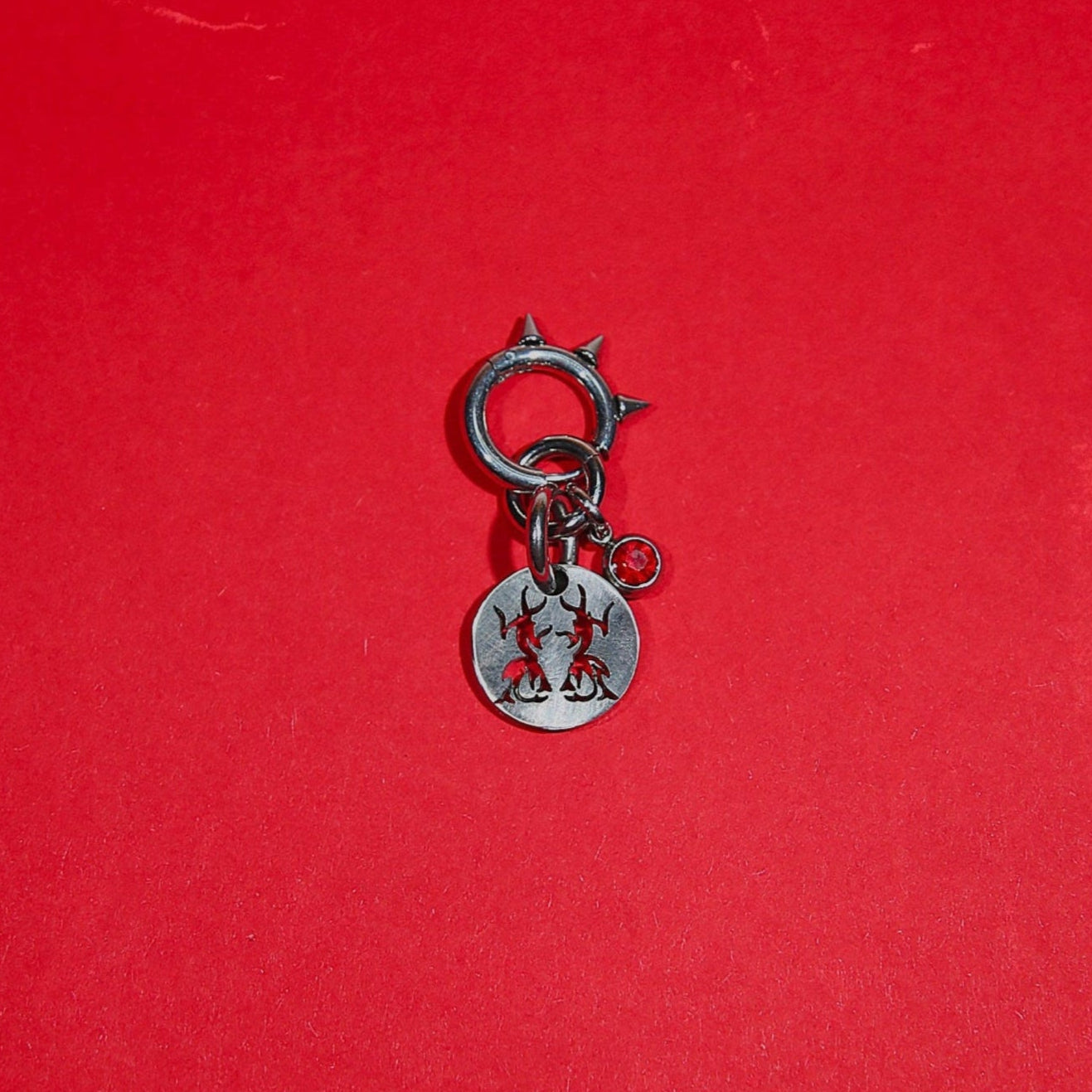 Boucles d'oreilles Y2K. Boucles d'oreilles punk. Boucles d'oreilles rock. Boucles d'oreilles glam rock. Boucles d'oreilles grunge. Bijoux y2k. Bijoux punk. Bijoux rock. Bijoux glam rock. Bijoux grunge. Boucle d'oreille gothique. Boucles d'oreille gothiques. Bijoux gothiques. Boucle d'oreille techno. Bijoux techno. I hate models merch. disco inferno merch. disco inferno bijoux.