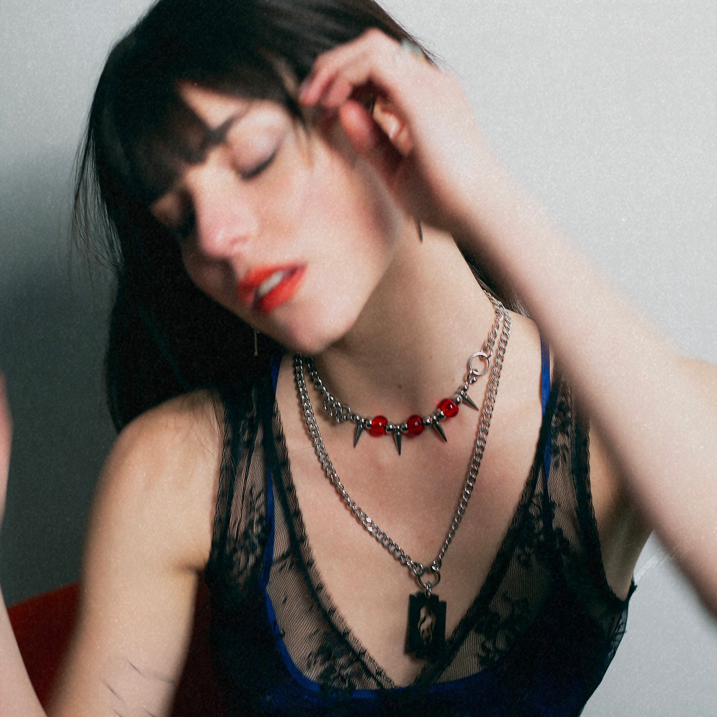 Bijoux en acier inoxydable. Collier en acier inoxydable. Bijoux y2k. Bijoux punk. Bijoux rock. Bijoux glam rock. Bijoux grunge. Colliers Y2K. Colliers punk. Colliers rock. Colliers glam rock. Colliers grunge. Collier made in France. Bijoux made in France. Collier pour homme. Collier techno.