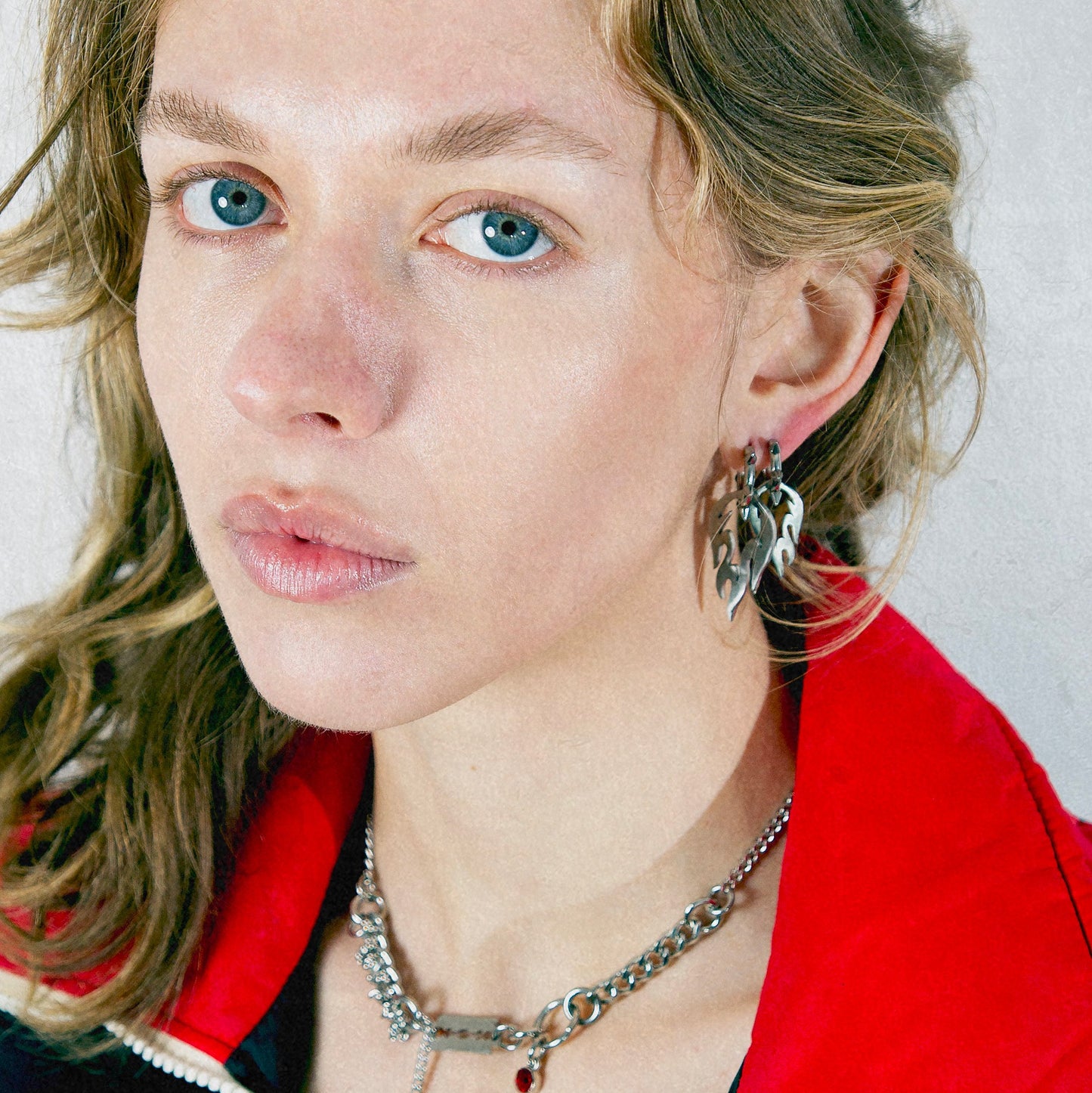 boucle d'oreille en acier inoxydable. Bijoux y2k. Bijoux punk. Bijoux rock. Bijoux glam rock. Bijoux grunge. Boucles d'oreilles Y2K. Boucles d'oreilles punk. Boucles d'oreilles rock. Boucles d'oreilles glam rock. Boucles d'oreilles grunge. Boucle d'oreille techno. Boucle d'oreille made in France. Bijoux techno. Bijoux made in France. Bijoux design.