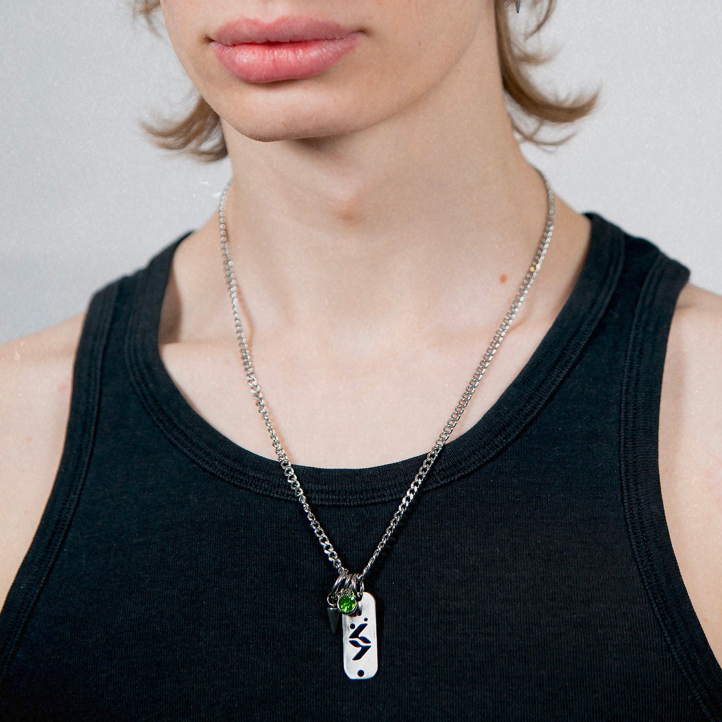 Bijoux en acier inoxydable. Collier en acier inoxydable. Bijoux y2k. Bijoux punk. Bijoux rock. Bijoux glam rock. Bijoux grunge. Colliers Y2K. Colliers punk. Colliers rock. Colliers glam rock. Colliers grunge. Collier made in France. Bijoux made in France. Collier pour homme. Collier techno.