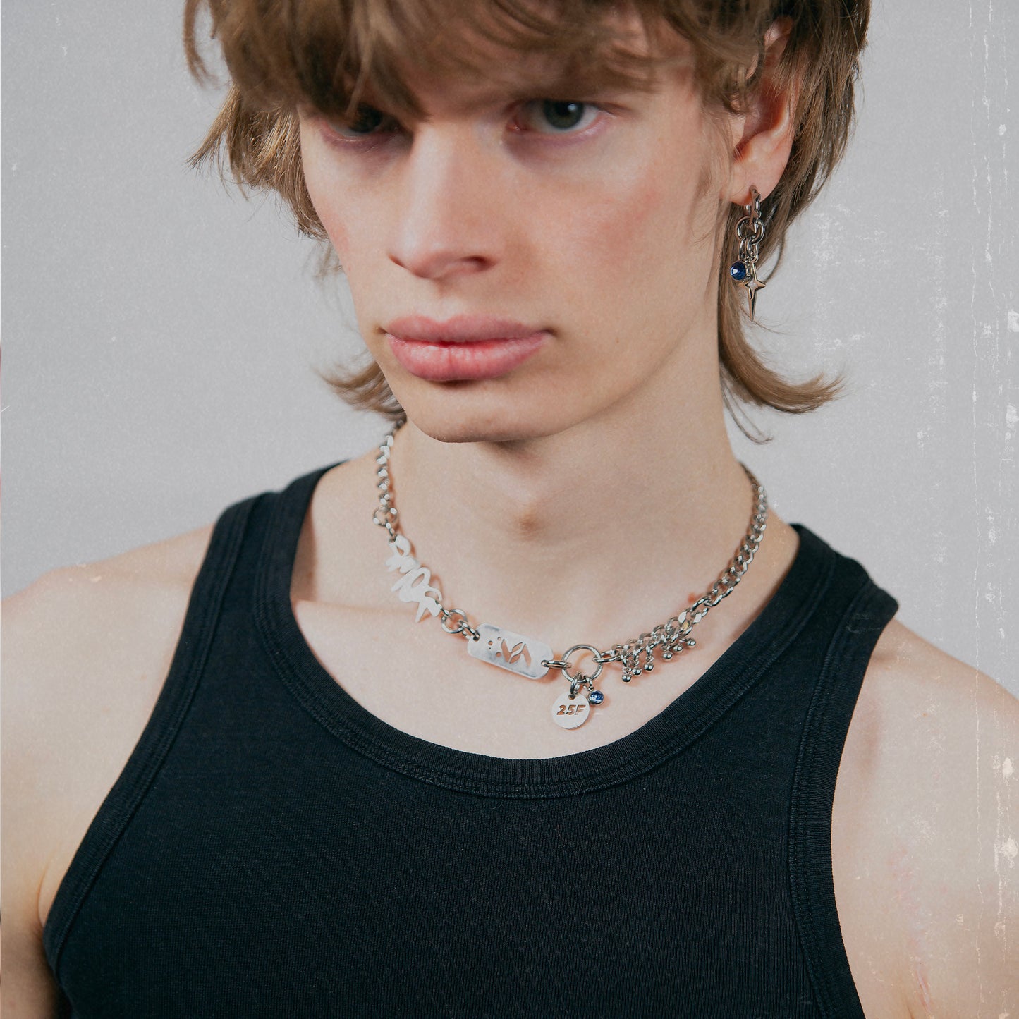 Bijoux en acier inoxydable. Collier en acier inoxydable. Bijoux y2k. Bijoux punk. Bijoux rock. Bijoux glam rock. Bijoux grunge. Colliers Y2K. Colliers punk. Colliers rock. Colliers glam rock. Colliers grunge. Collier made in France. Bijoux made in France. Collier pour homme. Collier techno.