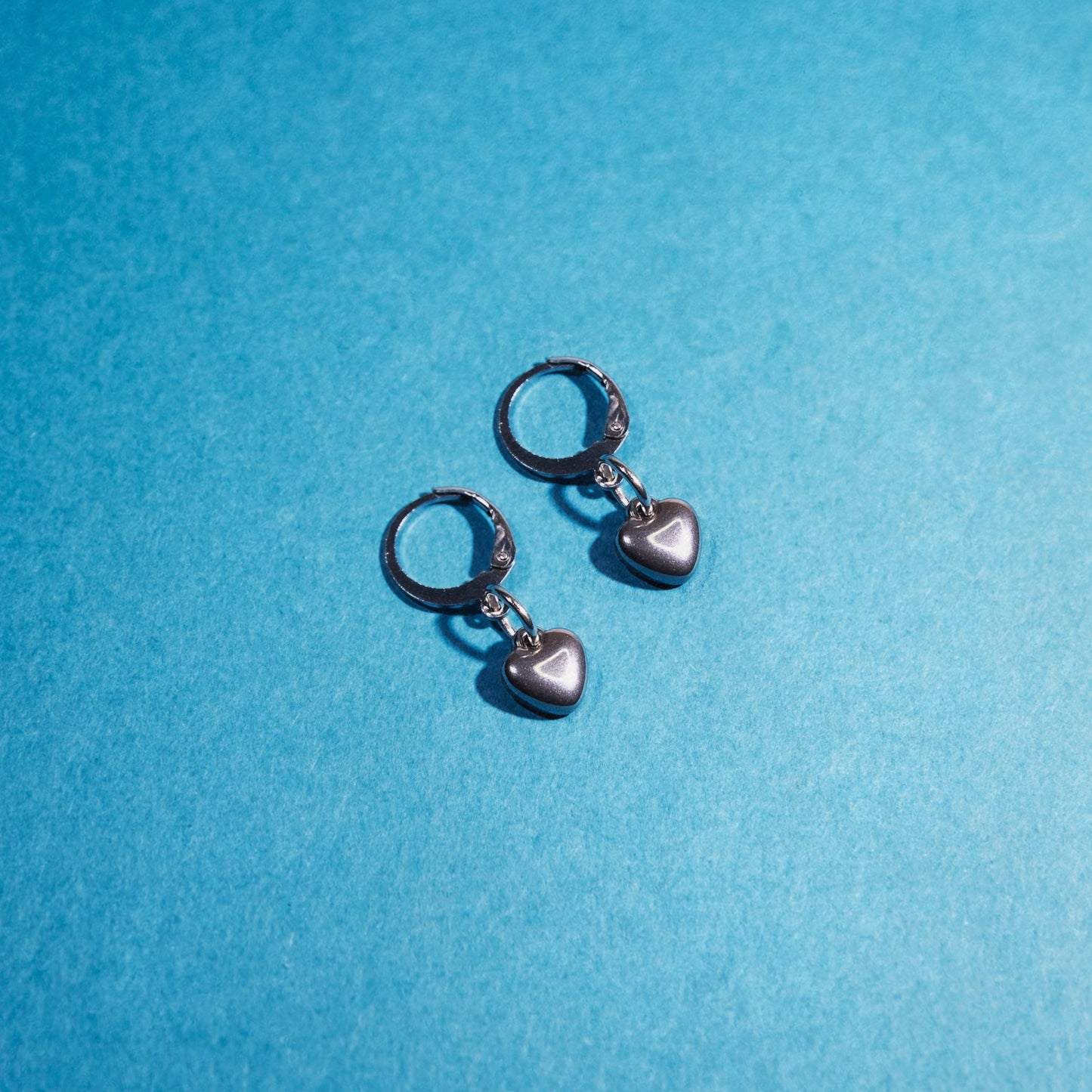 Bijoux y2k. Bijoux punk. Bijoux rock. Bijoux glam rock. Bijoux grunge. Boucles d'oreilles Y2K. Boucles d'oreilles punk. Boucles d'oreilles rock. Boucles d'oreilles glam rock. Boucles d'oreilles grunge. Boucles d'oreille unisex. Boucles d'oreille techno. Bijoux techno.