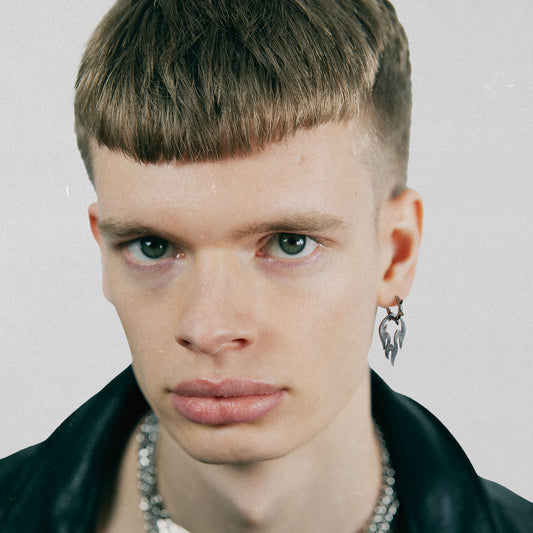 boucle d'oreille en acier inoxydable. Bijoux y2k. Bijoux punk. Bijoux rock. Bijoux glam rock. Bijoux grunge. Boucles d'oreilles Y2K. Boucles d'oreilles punk. Boucles d'oreilles rock. Boucles d'oreilles glam rock. Boucles d'oreilles grunge. Boucle d'oreille techno. Boucle d'oreille made in France. Bijoux techno. Bijoux made in France. Bijoux design.