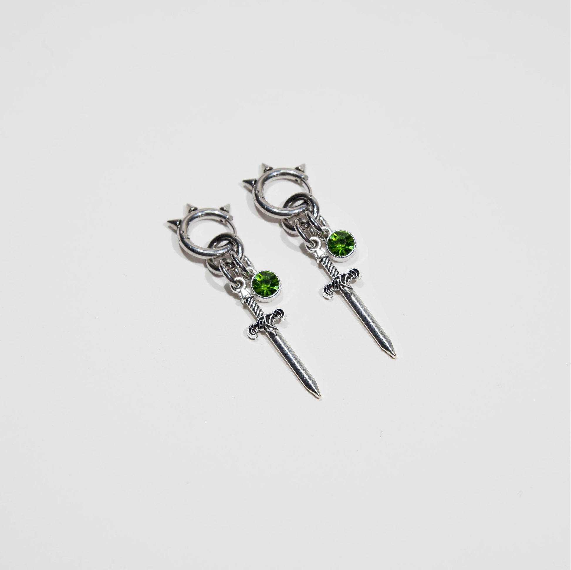 Boucles d'oreille en acier inoxydable strass vert. Bijoux y2k. Bijoux punk. Bijoux rock. Bijoux glam rock. Bijoux grunge. Boucles d'oreilles Y2K. Boucles d'oreilles punk. Boucles d'oreilles rock. Boucles d'oreilles glam rock. Boucles d'oreilles grunge.