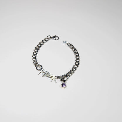 bracelet en acier inoxydable strass violet. Bijoux y2k. Bijoux punk. Bijoux rock. Bijoux glam rock. Bijoux grunge. Bracelets Y2K. Bracelets punk. Bracelets rock. Bracelets glam rock. Bracelets grunge.