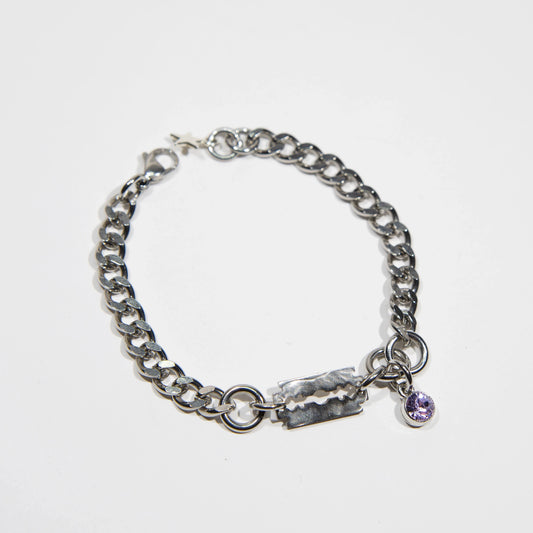 bracelet en acier inoxydable strass violet. Bijoux y2k. Bijoux punk. Bijoux rock. Bijoux glam rock. Bijoux grunge. Bracelets Y2K. Bracelets punk. Bracelets rock. Bracelets glam rock. Bracelets grunge.