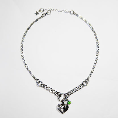collier en acier inoxydable et fer, strass rouge. Bijoux y2k. Bijoux punk. Bijoux rock. Bijoux glam rock. Bijoux grunge. Colliers Y2K. Colliers punk. Colliers rock. Colliers glam rock. Colliers grunge.
