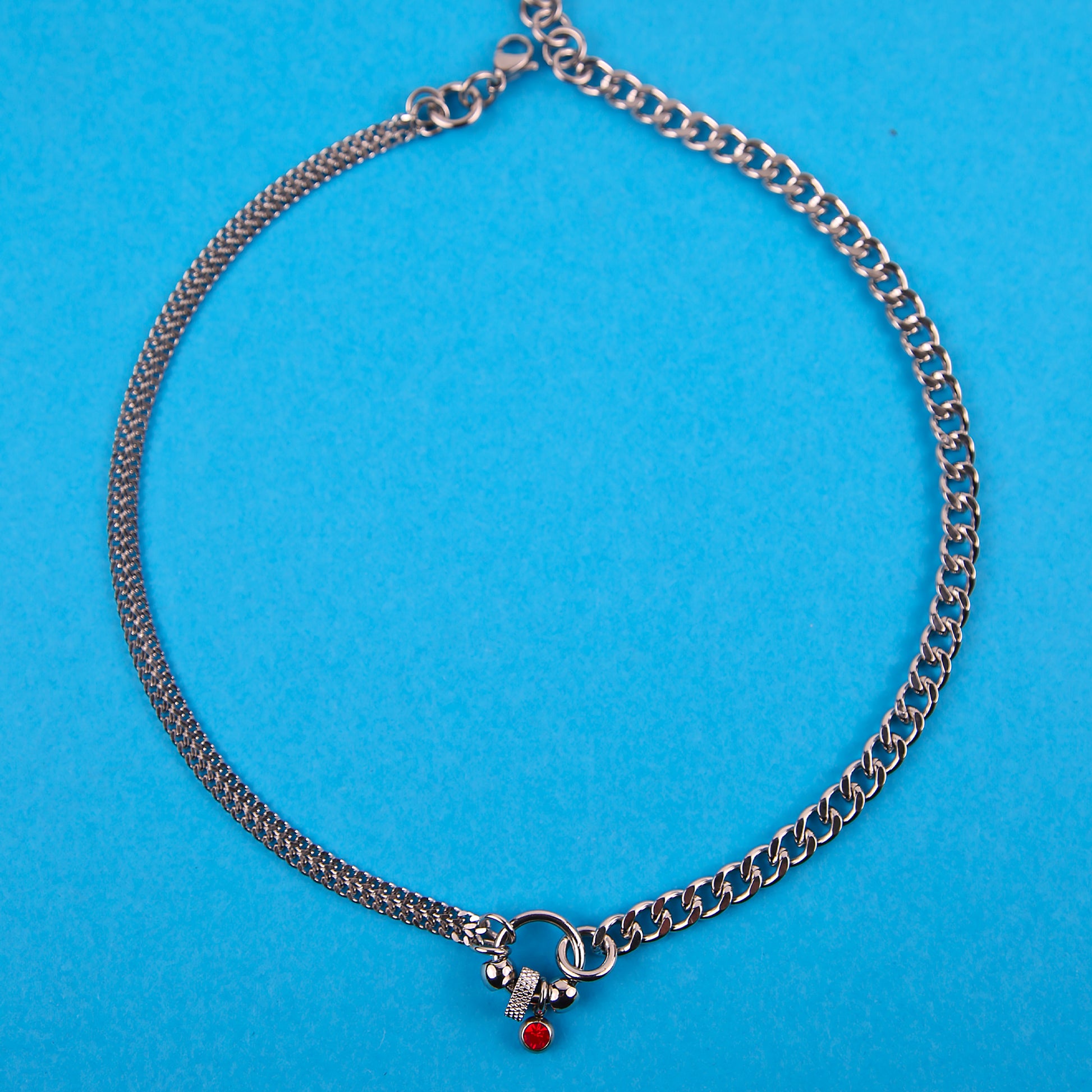 Bijoux en acier inoxydable. Collier en acier inoxydable. Bijoux y2k. Bijoux punk. Bijoux rock. Bijoux glam rock. Bijoux grunge. Colliers Y2K. Colliers punk. Colliers rock. Colliers glam rock. Colliers grunge. Collier made in France. Bijoux made in France. Collier pour homme. Collier techno.