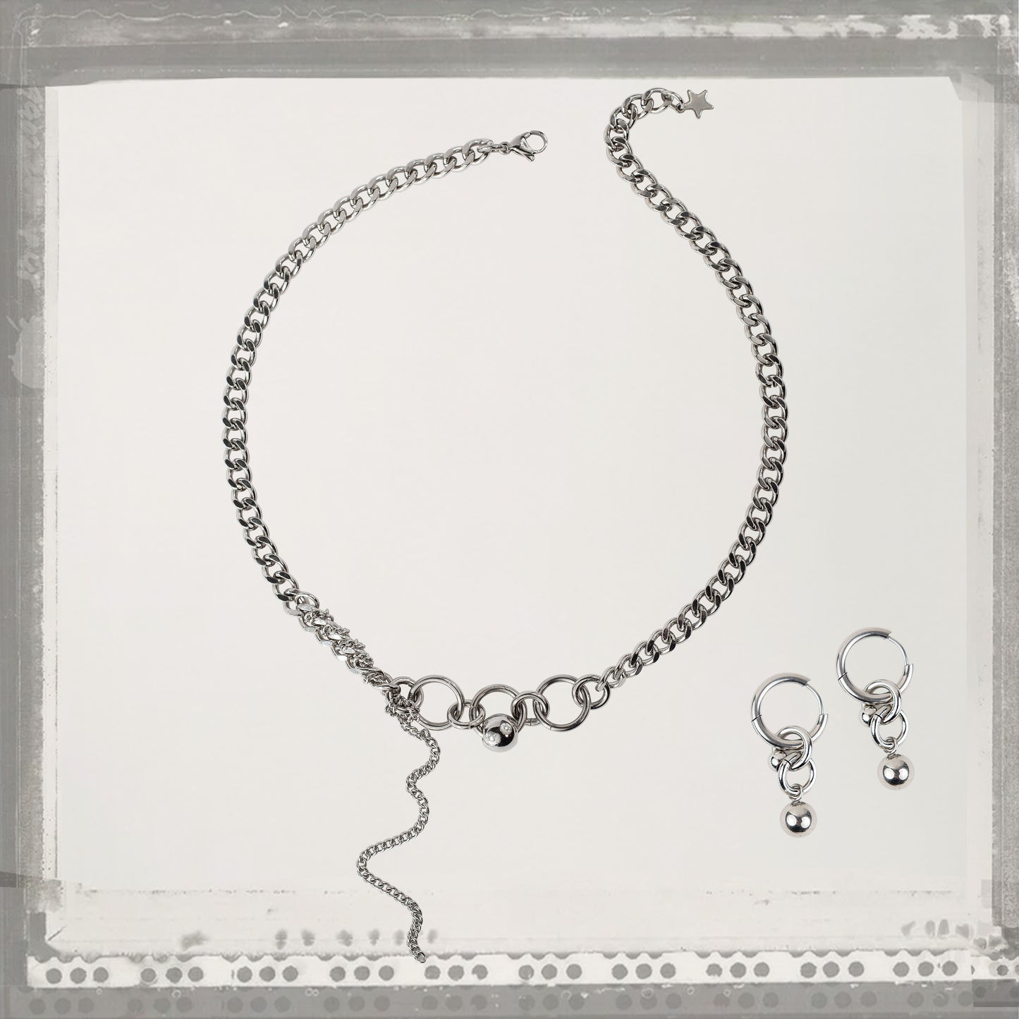 Bijoux en acier inoxydable. Collier en acier inoxydable. Bijoux y2k. Bijoux punk. Bijoux rock. Bijoux glam rock. Bijoux grunge. Colliers Y2K. Colliers punk. Colliers rock. Colliers glam rock. Colliers grunge. Collier made in France. Bijoux made in France. Collier pour homme. Collier techno. Collier homme. Collier metal. Alternatif brand. Alt bijoux. Bijoux design. Bijoux brut. Bijoux pour homme. Bijoux Paris. Bijoux underground. Bijoux style.
