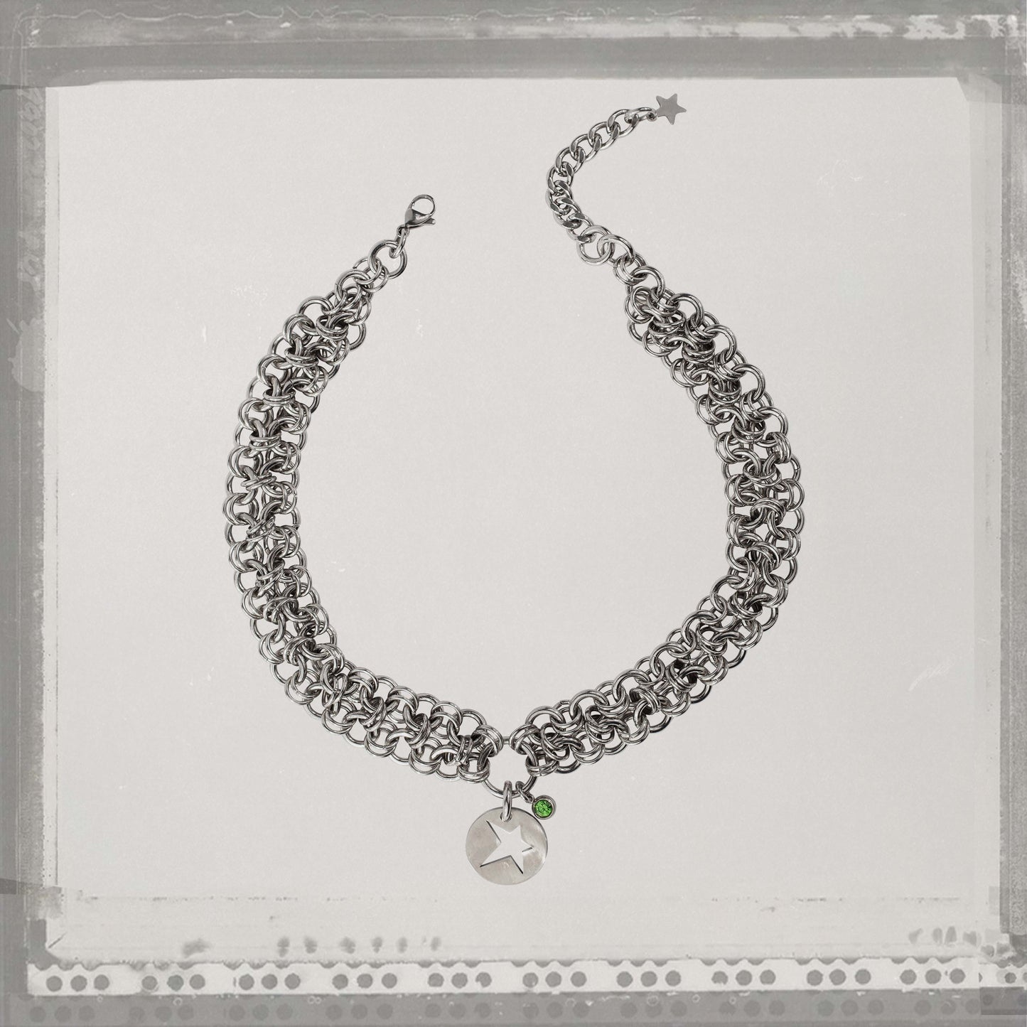 Bijoux en acier inoxydable. Collier en acier inoxydable. Bijoux y2k. Bijoux punk. Bijoux rock. Bijoux glam rock. Bijoux grunge. Colliers Y2K. Colliers punk. Colliers rock. Colliers glam rock. Colliers grunge. Collier Techno. Bijoux Techno. Bijoux design. Collier design. Collier design homme. Collier design femme. Collier Alt. Bijoux underground. Bijoux resistant. Bijou style metal. Bijoux pour homme. bijoux aesthetic.