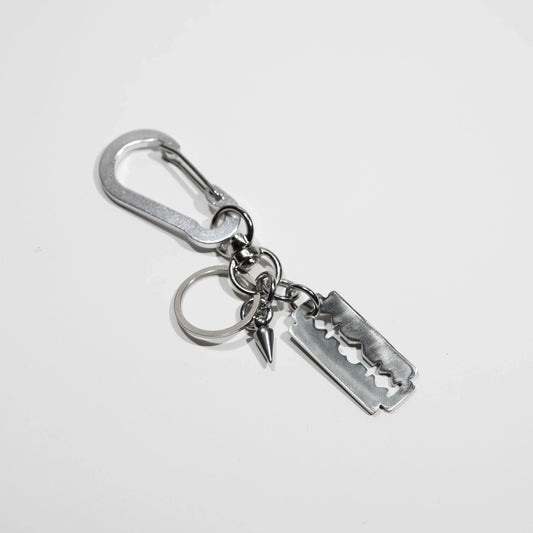 porte-clés étoile en acier inoxydable. porte-clé rock. porte-clé émo. porte-clé grunge. porte-clé y2k. porte-clé lame de rasoir 