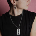 Bijoux en acier inoxydable. Collier en acier inoxydable. Bijoux y2k. Bijoux punk. Bijoux rock. Bijoux glam rock. Bijoux grunge. Colliers Y2K. Colliers punk. Colliers rock. Colliers glam rock. Colliers grunge. Collier made in France. Bijoux made in France. Collier pour homme. Collier techno. Collier i hate models. Collier Merch. Bijoux I hate Models. Collier MRD