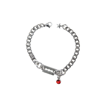 bracelet en acier inoxydable strass rouge. Bijoux y2k. Bijoux punk. Bijoux rock. Bijoux glam rock. Bijoux grunge. Bracelets Y2K. Bracelets punk. Bracelets rock. Bracelets glam rock. Bracelets grunge. Bracelets made in France. Bracelet pour homme