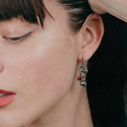 boucle d'oreille en acier inoxydable strass blue.  Bijoux y2k. Bijoux punk. Bijoux rock. Bijoux glam rock. Bijoux grunge. Boucles d'oreilles Y2K. Boucles d'oreilles punk. Boucles d'oreilles rock. Boucles d'oreilles glam rock. Boucles d'oreilles grunge.