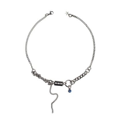 collier en acier inoxydable et fer à strass rouge. Bijoux y2k. Bijoux punk. Bijoux rock. Bijoux glam rock. Bijoux grunge. Colliers Y2K. Colliers punk. Colliers rock. Colliers glam rock. Colliers grunge.