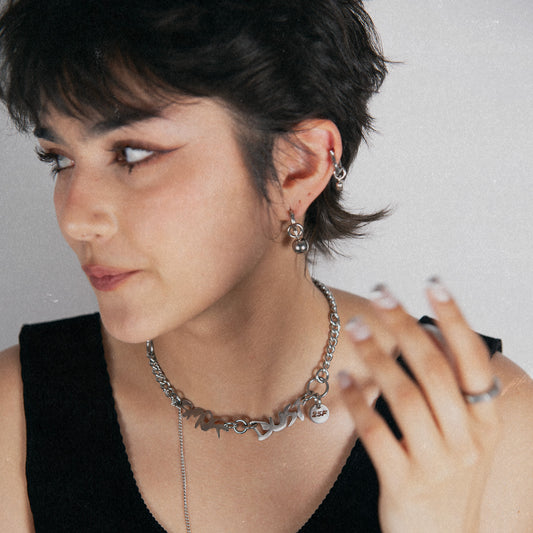 Bijoux y2k. Bijoux punk. Bijoux rock. Bijoux glam rock. Bijoux grunge. Colliers Y2K. Colliers punk. Colliers rock. Colliers glam rock. Colliers grunge. Collier made in France. Collier pour homme. Bijoux made in France.