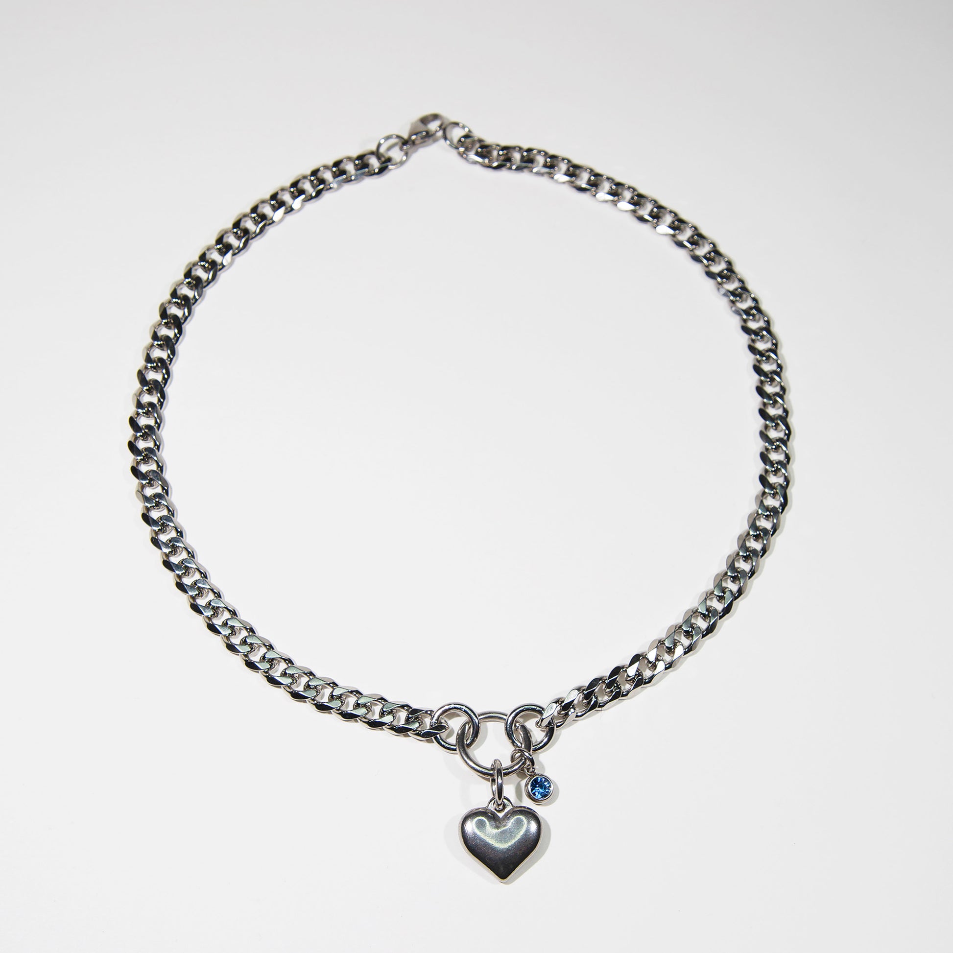 Bijoux en acier inoxydable. Collier en acier inoxydable. Bijoux y2k. Bijoux punk. Bijoux rock. Bijoux glam rock. Bijoux grunge. Colliers Y2K. Colliers punk. Colliers rock. Colliers glam rock. Colliers grunge. Collier made in France. Bijoux made in France. Collier pour homme. Collier techno.