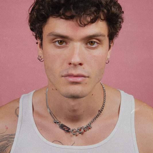 Bijoux en acier inoxydable. Collier en acier inoxydable. Bijoux y2k. Bijoux punk. Bijoux rock. Bijoux glam rock. Bijoux grunge. Colliers Y2K. Colliers punk. Colliers rock. Colliers glam rock. Colliers grunge. Collier made in France. Bijoux made in France. Collier pour homme. Collier techno.