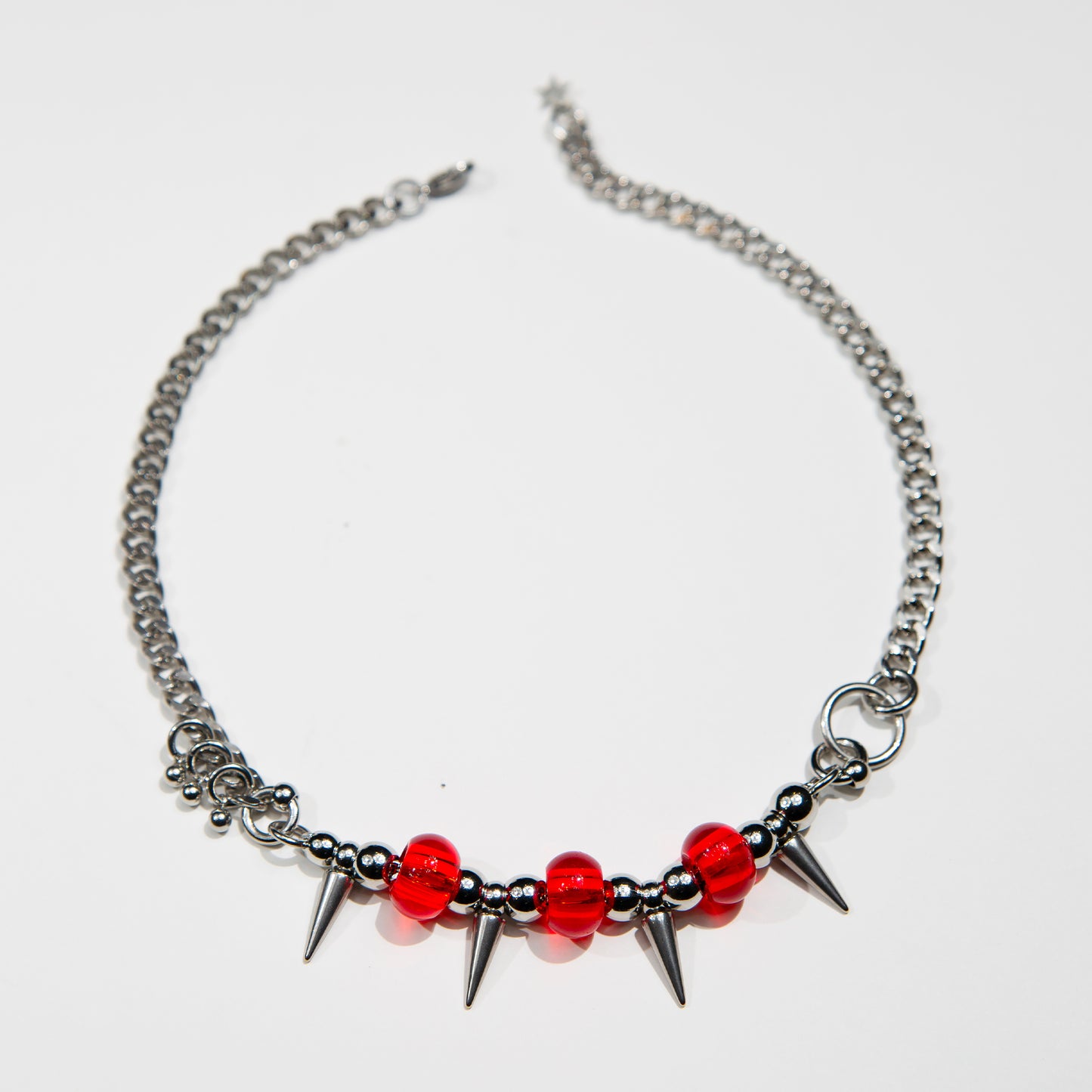 Bijoux en acier inoxydable. Collier en acier inoxydable. Bijoux y2k. Bijoux punk. Bijoux rock. Bijoux glam rock. Bijoux grunge. Colliers Y2K. Colliers punk. Colliers rock. Colliers glam rock. Colliers grunge. Collier made in France. Bijoux made in France. Collier pour homme. Collier techno.