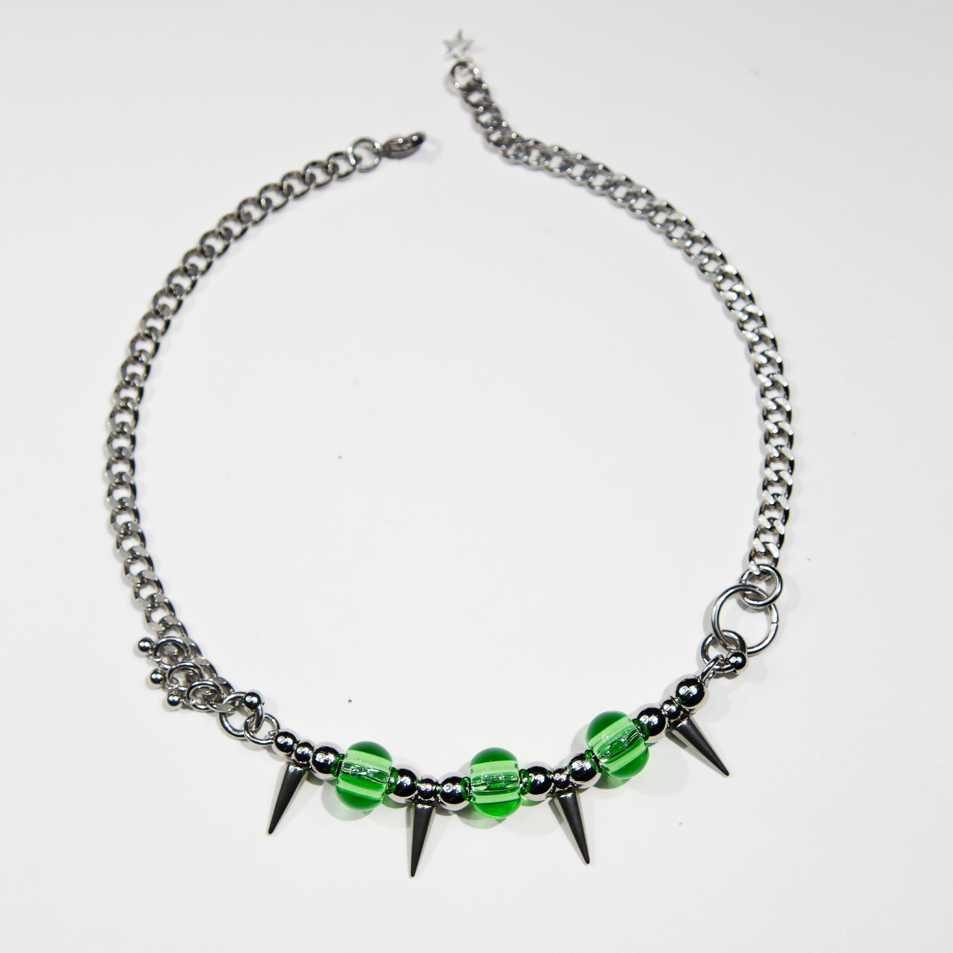 Bijoux en acier inoxydable. Collier en acier inoxydable. Bijoux y2k. Bijoux punk. Bijoux rock. Bijoux glam rock. Bijoux grunge. Colliers Y2K. Colliers punk. Colliers rock. Colliers glam rock. Colliers grunge. Collier made in France. Bijoux made in France. Collier pour homme. Collier techno.