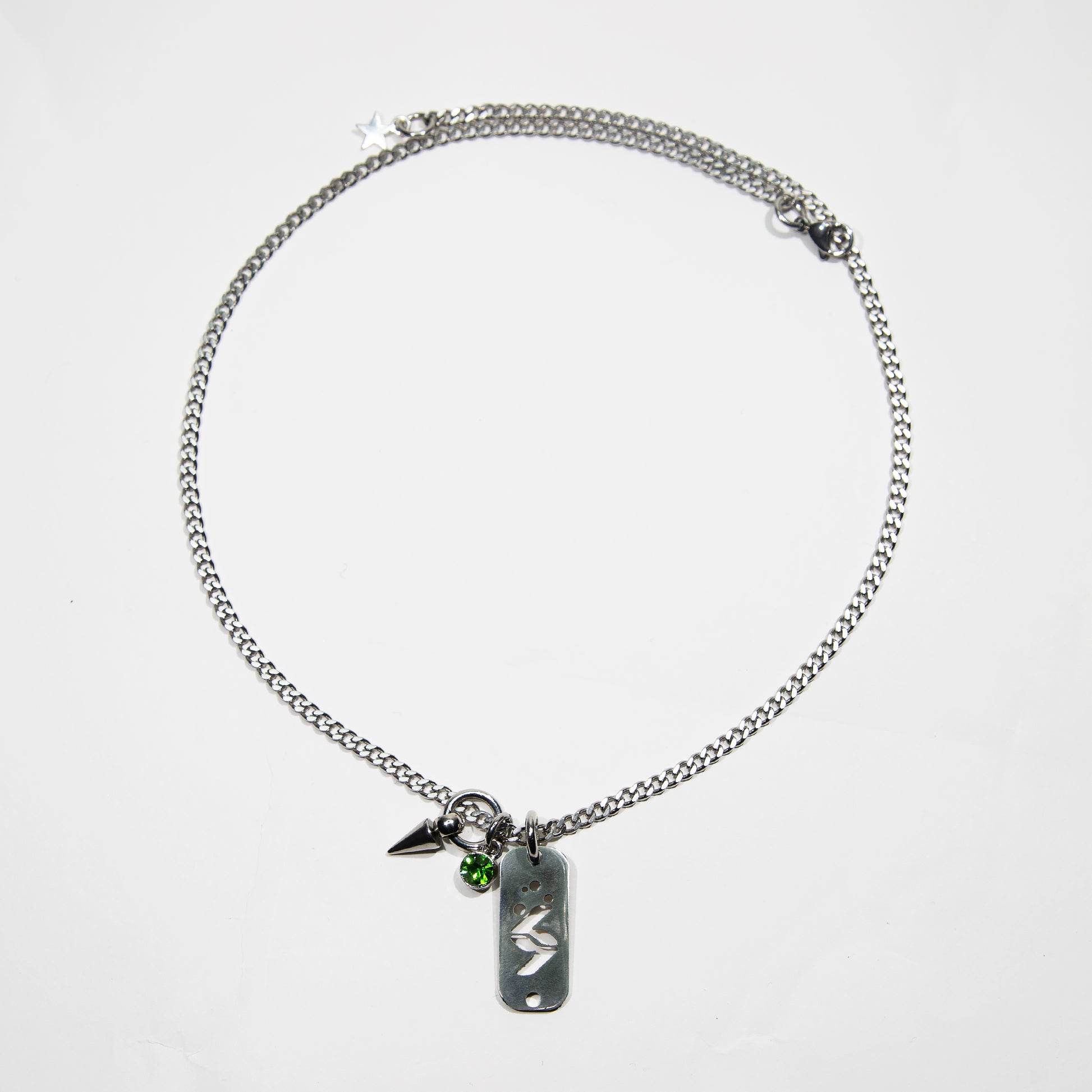 Bijoux en acier inoxydable. Collier en acier inoxydable. Bijoux y2k. Bijoux punk. Bijoux rock. Bijoux glam rock. Bijoux grunge. Colliers Y2K. Colliers punk. Colliers rock. Colliers glam rock. Colliers grunge. Collier made in France. Bijoux made in France. Collier pour homme. Collier techno.