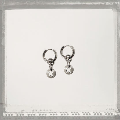 Bijoux y2k. Bijoux punk. Bijoux rock. Bijoux glam rock. Bijoux grunge. Boucles d'oreilles Y2K. Boucles d'oreilles punk. Boucles d'oreilles rock. Boucles d'oreilles glam rock. Boucles d'oreilles grunge. Boucles d'oreille unisex. Boucles d'oreille techno. Bijoux techno. Bijoux idée cadeaux. Bijoux étoile. Bijoux Style Y2K. Bijoux Style rock. Bijoux metal. Bijoux resistant. Bijoux soirée. Bijoux Paris. Bijoux store paris. Bijoux alt. Bijoux underground.