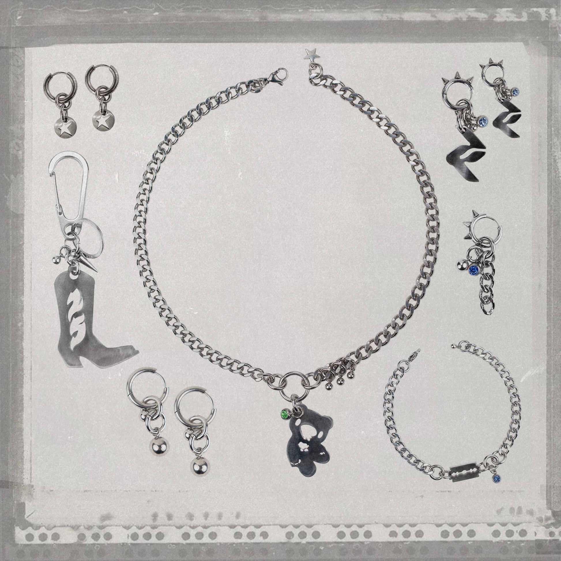 Bijoux en acier inoxydable. Collier en acier inoxydable. Bijoux y2k. Bijoux punk. Bijoux rock. Bijoux glam rock. Bijoux grunge. Colliers Y2K. Colliers punk. Colliers rock. Colliers glam rock. Colliers grunge. Collier made in France. Bijoux made in France. Collier pour homme. Collier techno. Bijoux underground. Bijoux techno. Bijoux aesthetic. Bijoux alternatif. Bijoux Paris. Bijoux resistant. Bijoux original. Bijoux accessible. Bijoux cadeaux. Bijoux style.
