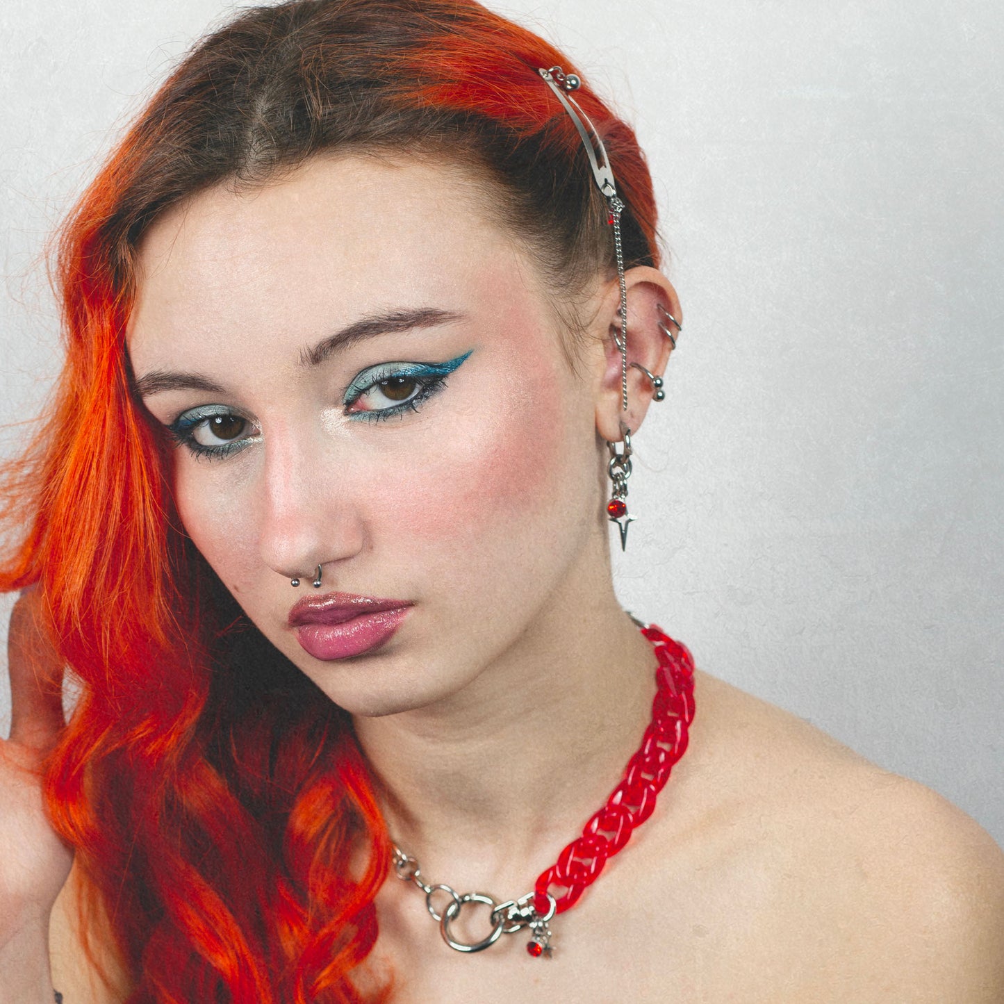 boucle d'oreille punk en acier inoxydable strass bleu foncé. Bijoux y2k. Bijoux punk. Bijoux rock. Bijoux glam rock. Bijoux grunge. Boucles d'oreilles Y2K. Boucles d'oreilles punk. Boucles d'oreilles rock. Boucles d'oreilles glam rock. Boucles d'oreilles grunge.