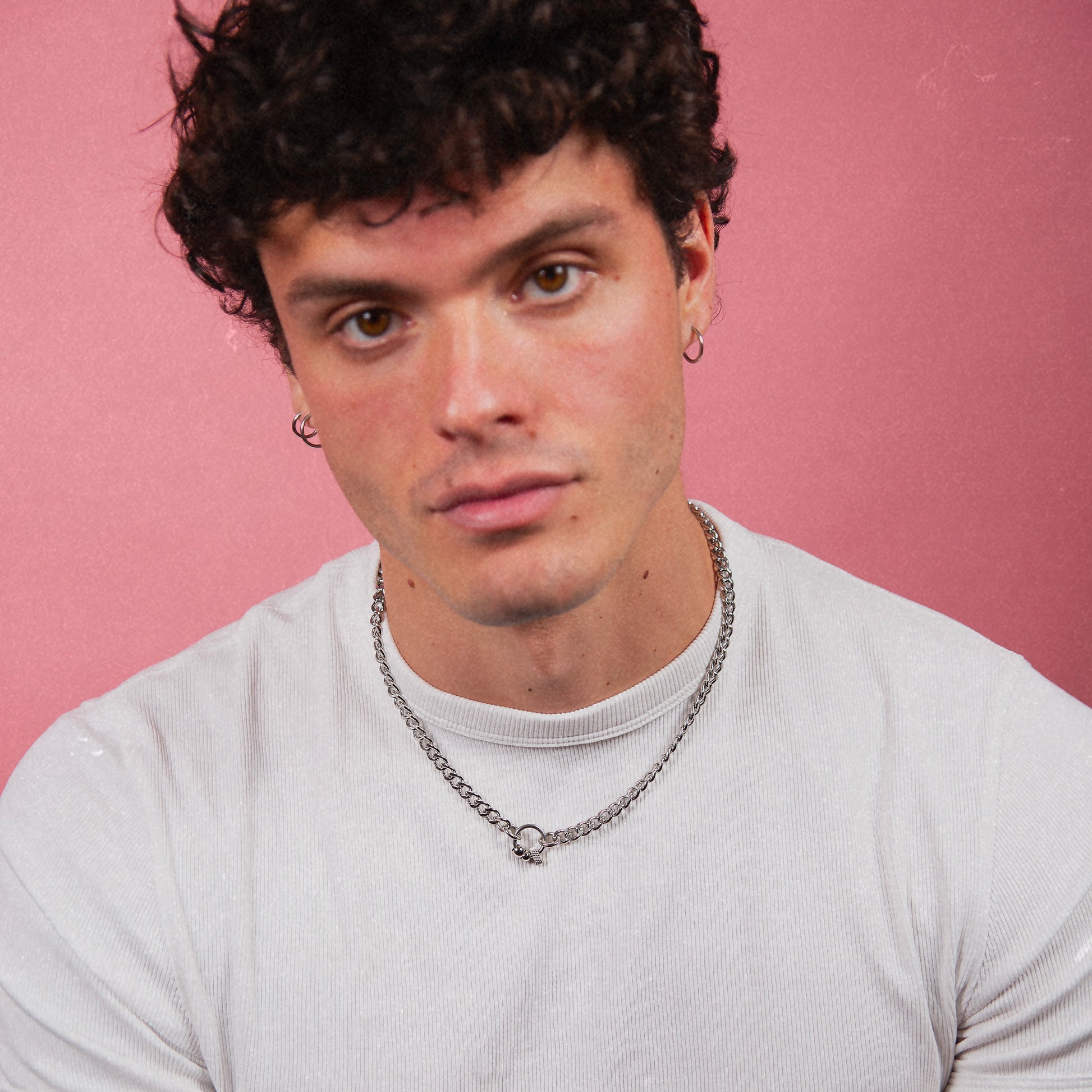 Bijoux en acier inoxydable. Collier en acier inoxydable. Bijoux y2k. Bijoux punk. Bijoux rock. Bijoux glam rock. Bijoux grunge. Colliers Y2K. Colliers punk. Colliers rock. Colliers glam rock. Colliers grunge. Collier Techno. Bijoux Techno. Bijoux design. Collier design. Collier design homme. Bijoux étoile. Bijou brut.