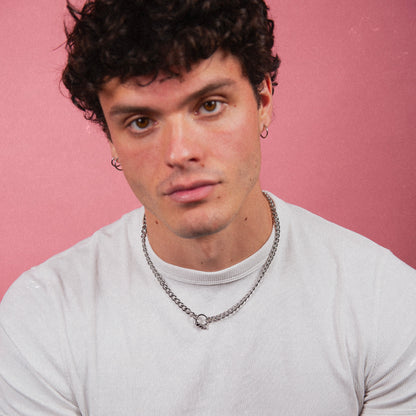 Bijoux en acier inoxydable. Collier en acier inoxydable. Bijoux y2k. Bijoux punk. Bijoux rock. Bijoux glam rock. Bijoux grunge. Colliers Y2K. Colliers punk. Colliers rock. Colliers glam rock. Colliers grunge. Collier Techno. Bijoux Techno. Bijoux design. Collier design. Collier design homme. Bijoux étoile. Bijou brut.